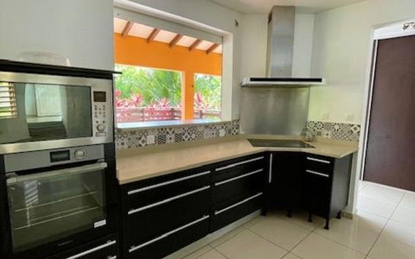 Maison à vendre    5 pièces • 118,80 m2 Lamentin