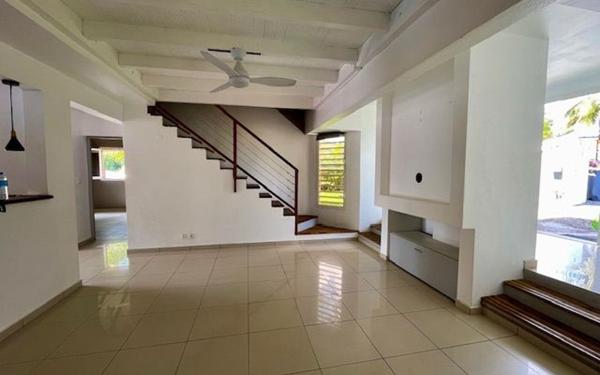 Maison à vendre    5 pièces • 118,80 m2 Lamentin