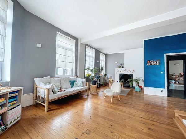 Appartement bourgeois de 250m² en hyper-centre ville avec terrasse et garage Armentières 9 pièces 250m² ARMENTIERES