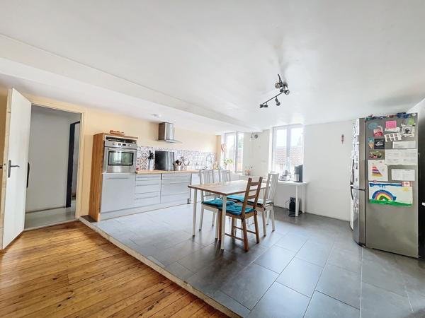 Appartement bourgeois de 250m² en hyper-centre ville avec terrasse et garage Armentières 9 pièces 250m² ARMENTIERES