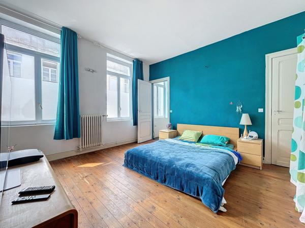 Appartement bourgeois de 250m² en hyper-centre ville avec terrasse et garage Armentières 9 pièces 250m² ARMENTIERES