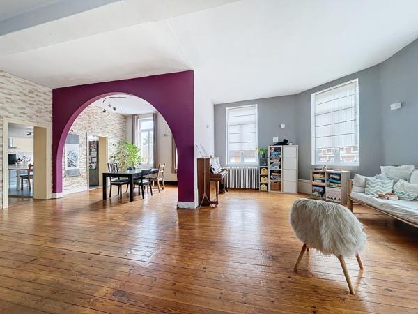 Appartement bourgeois de 250m² en hyper-centre ville avec terrasse et garage Armentières 9 pièces 250m² ARMENTIERES
