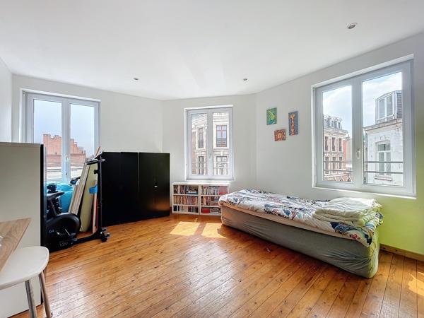 Appartement bourgeois de 250m² en hyper-centre ville avec terrasse et garage Armentières 9 pièces 250m² ARMENTIERES