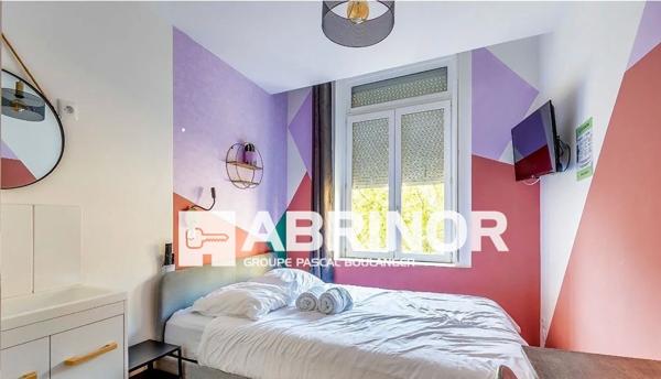 Immeuble de rapport de 275 m² composé de 15 chambres avec salle de douches - Rénové en 2021. ROUBAIX