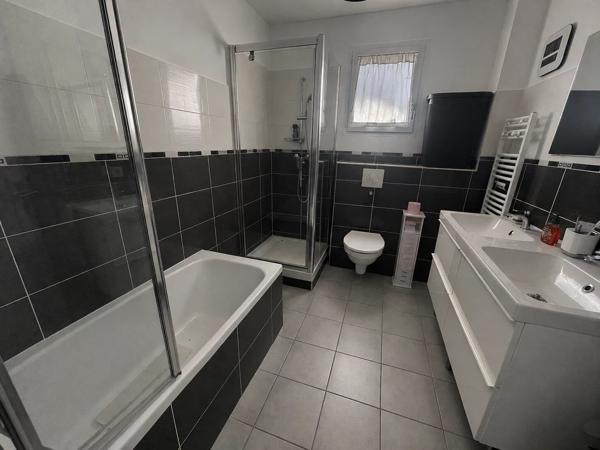 Vente                                                      Maison
                        
                     3 pièces                      71 m2                     à Le Luc