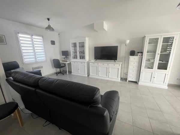 Vente                                                      Maison
                        
                     3 pièces                      71 m2                     à Le Luc