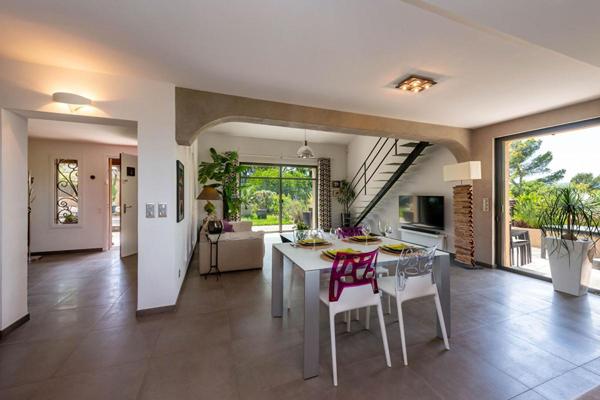 FREJUS - Hameau de Valescure - Villa 175 m² , dépendance, 4 chambres