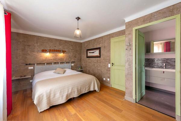 FREJUS - Hameau de Valescure - Villa 175 m² , dépendance, 4 chambres