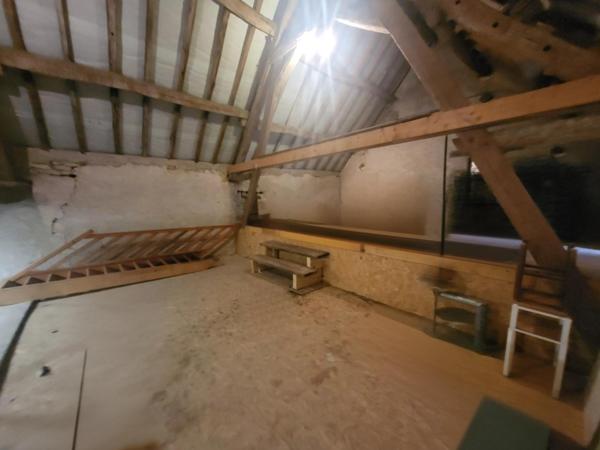 À vendre – Longère rénovée avec terrain arboré, à 10 min de Saint-Amand-Montrond