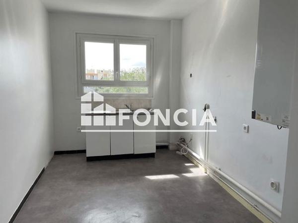 Location Appartement 4 pièces 76.88 m² - 4 SQUARE DE LA CANCHE Elancourt 78990