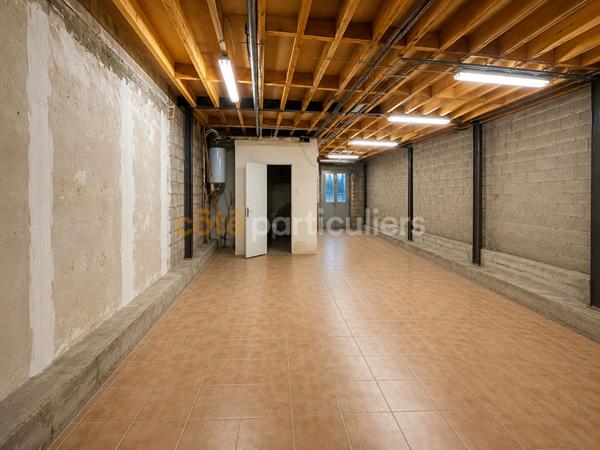 Vente
                Immeuble195 m² - 5 Pièces -
                    VILLENEUVE LE ROI (94290)