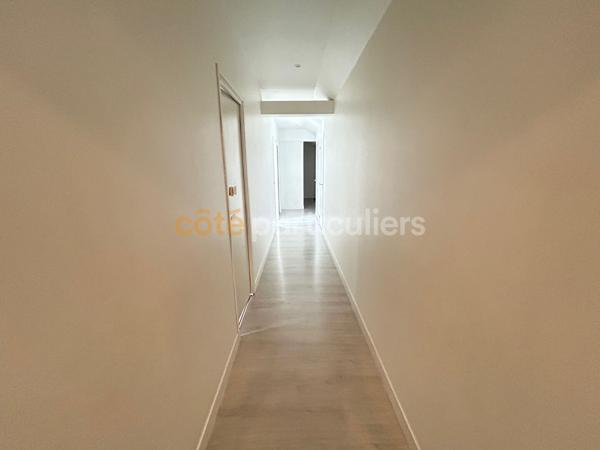 Vente
                Immeuble195 m² - 5 Pièces -
                    VILLENEUVE LE ROI (94290)
