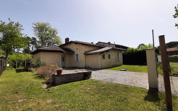 Maison à vendre    6 pièces •  Salles