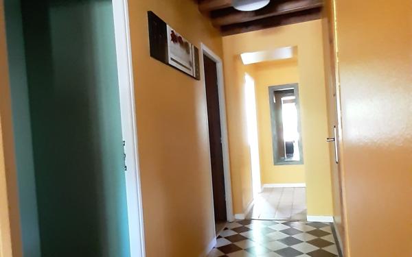 Maison à vendre    6 pièces •  Salles