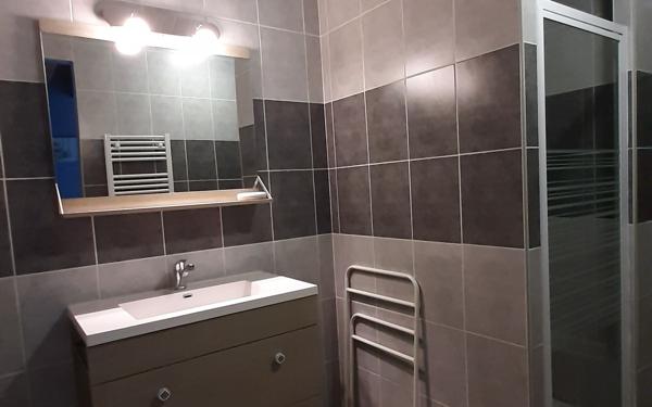 Maison à vendre    6 pièces •  Salles