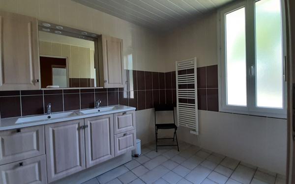 Maison à vendre    6 pièces •  Salles