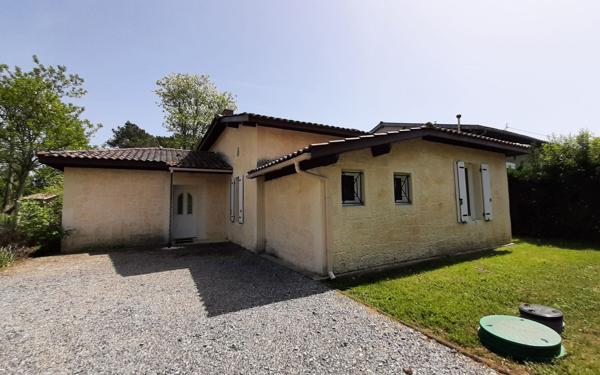 Maison à vendre    6 pièces •  Salles