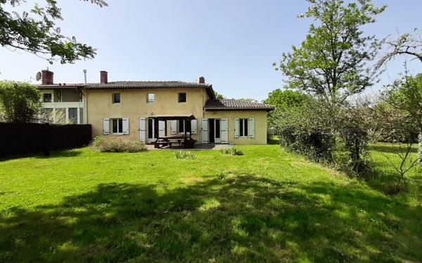 Maison à vendre    6 pièces •  Salles