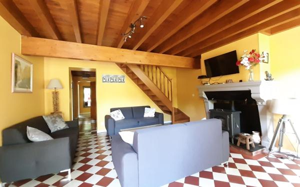 Maison à vendre    6 pièces •  Salles