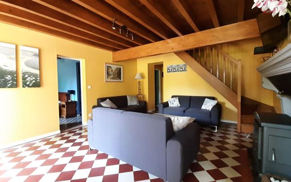 Maison à vendre    6 pièces •  Salles