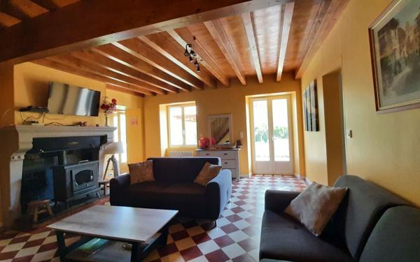 Maison à vendre    6 pièces •  Salles