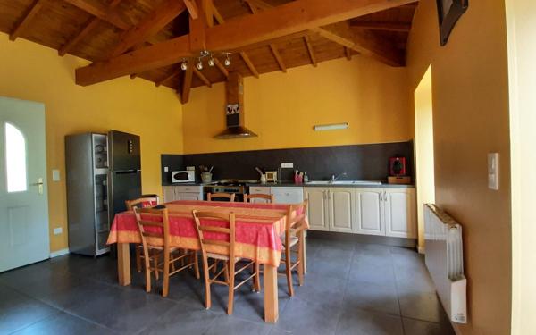 Maison à vendre    6 pièces •  Salles