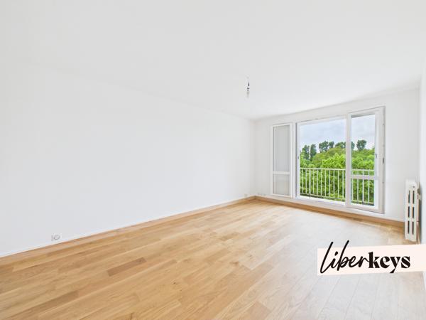Exceptionnelle vue Marne ! Appartement 2 pièces entièrement rénové, balcon, cave et box.