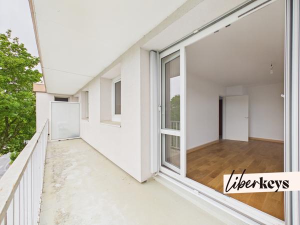 Exceptionnelle vue Marne ! Appartement 2 pièces entièrement rénové, balcon, cave et box.