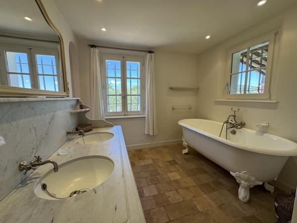 Maison à vendre  10 pièces - 320 m2 ST TROPEZ - 83