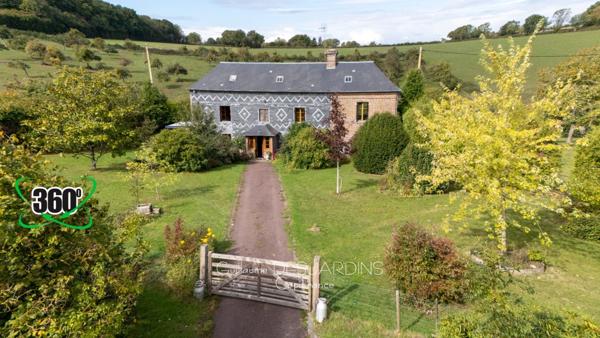 À vendre – Propriété avec gîte et dépendance sur terrain arboré LIVAROT – Normandie