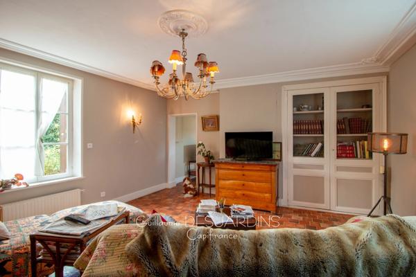 À vendre – Propriété avec gîte et dépendance sur terrain arboré LIVAROT – Normandie