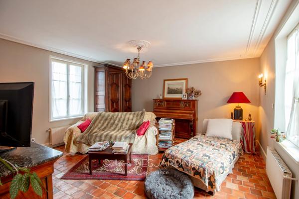 À vendre – Propriété avec gîte et dépendance sur terrain arboré LIVAROT – Normandie