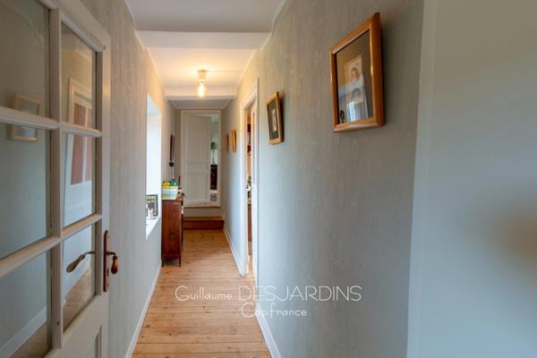 À vendre – Propriété avec gîte et dépendance sur terrain arboré LIVAROT – Normandie