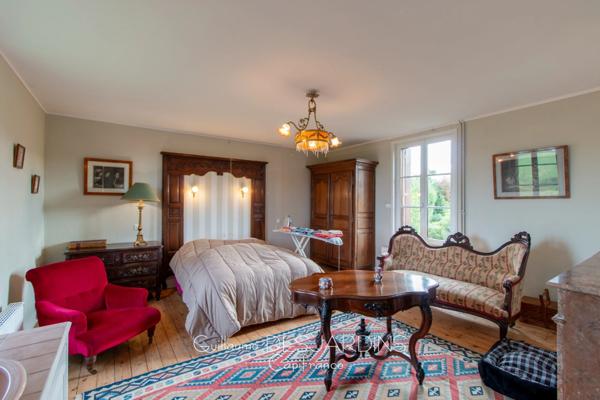 À vendre – Propriété avec gîte et dépendance sur terrain arboré LIVAROT – Normandie