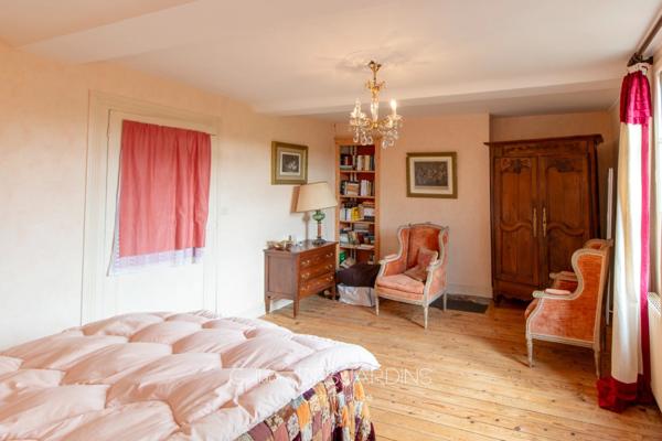 À vendre – Propriété avec gîte et dépendance sur terrain arboré LIVAROT – Normandie