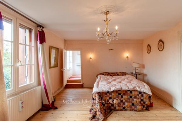 À vendre – Propriété avec gîte et dépendance sur terrain arboré LIVAROT – Normandie