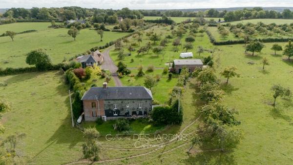 À vendre – Propriété avec gîte et dépendance sur terrain arboré LIVAROT – Normandie
