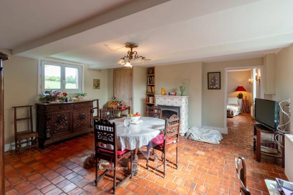 À vendre – Propriété avec gîte et dépendance sur terrain arboré LIVAROT – Normandie