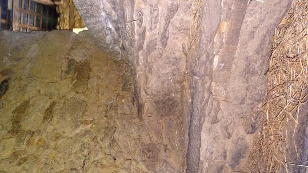 A rénover en totalité, beau potentiel!