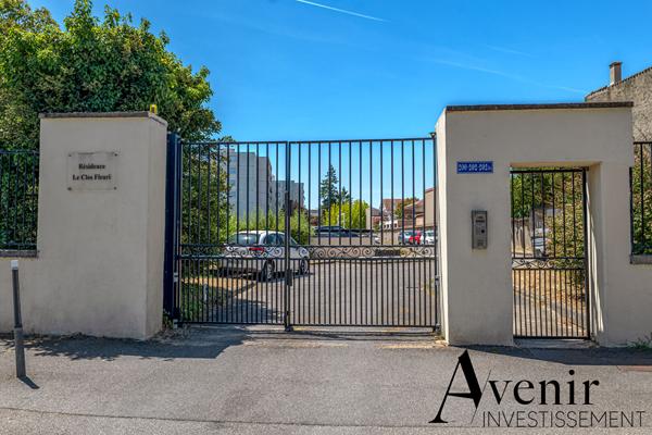 Lyon 8e - T4 de 96 m² rénové en DERNIER ETAGE Lyon Lyon 8e - T4 de 96 m² rénové en DERNIER ETAGE Lyon