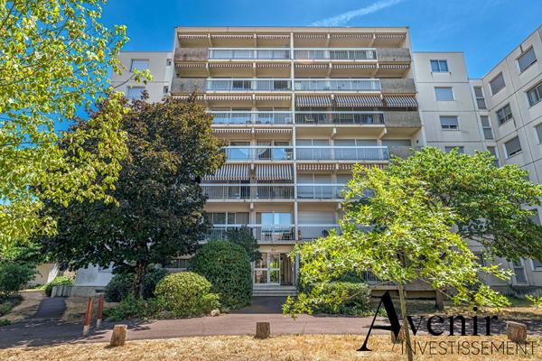 Lyon 8e - T4 de 96 m² rénové en DERNIER ETAGE Lyon Lyon 8e - T4 de 96 m² rénové en DERNIER ETAGE Lyon