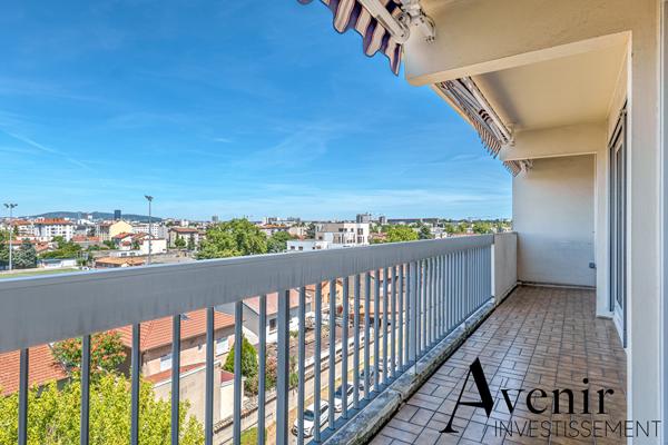 Lyon 8e - T4 de 96 m² rénové en DERNIER ETAGE Lyon Lyon 8e - T4 de 96 m² rénové en DERNIER ETAGE Lyon
