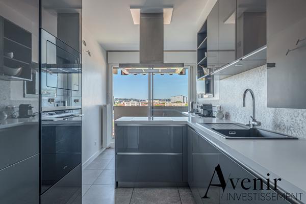 Lyon 8e - T4 de 96 m² rénové en DERNIER ETAGE Lyon Lyon 8e - T4 de 96 m² rénové en DERNIER ETAGE Lyon