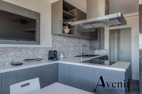 Lyon 8e - T4 de 96 m² rénové en DERNIER ETAGE Lyon Lyon 8e - T4 de 96 m² rénové en DERNIER ETAGE Lyon