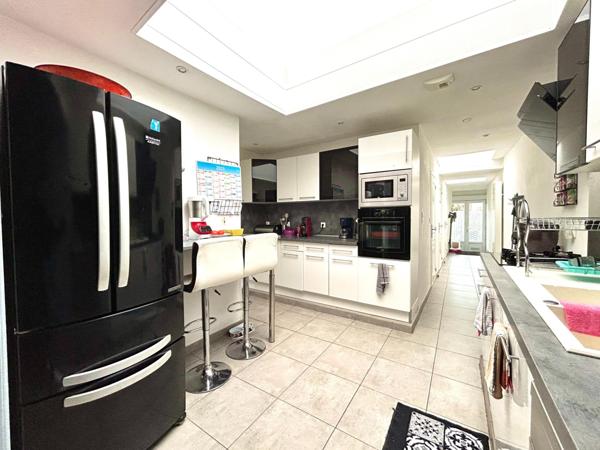 Maison 4 ch de 111m², garage 2V superbe extérieur