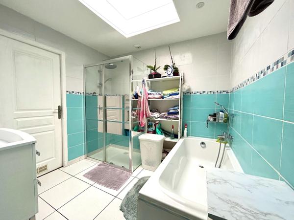 Maison 4 ch de 111m², garage 2V superbe extérieur