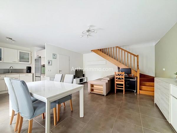 Vente                                                      Appartement
                        
                     3 pièces                      68 m2                     à Limeil-Brévannes