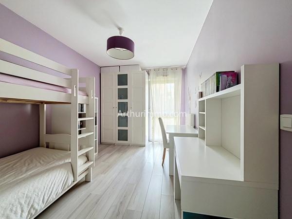 Vente                                                      Appartement
                        
                     3 pièces                      68 m2                     à Limeil-Brévannes