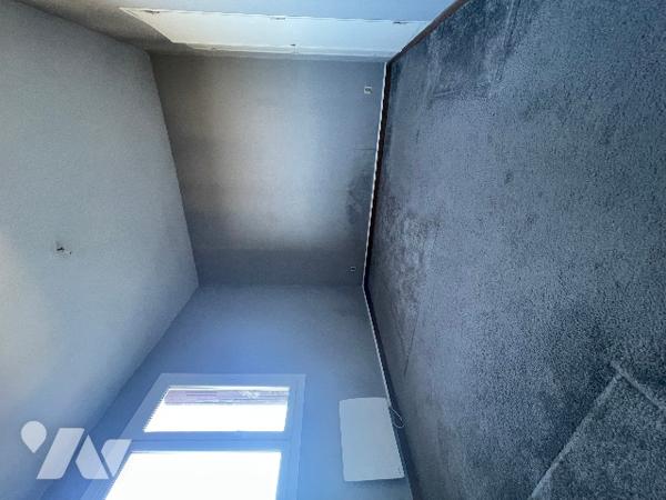 Appartement 2 chambres, séjour accès au balcon, vue dégagé. Cuisine avec cellier salle de bains cave