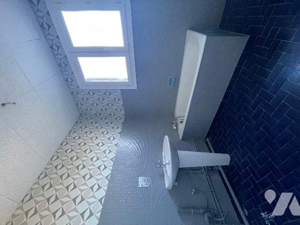 Appartement 2 chambres, séjour accès au balcon, vue dégagé. Cuisine avec cellier salle de bains cave